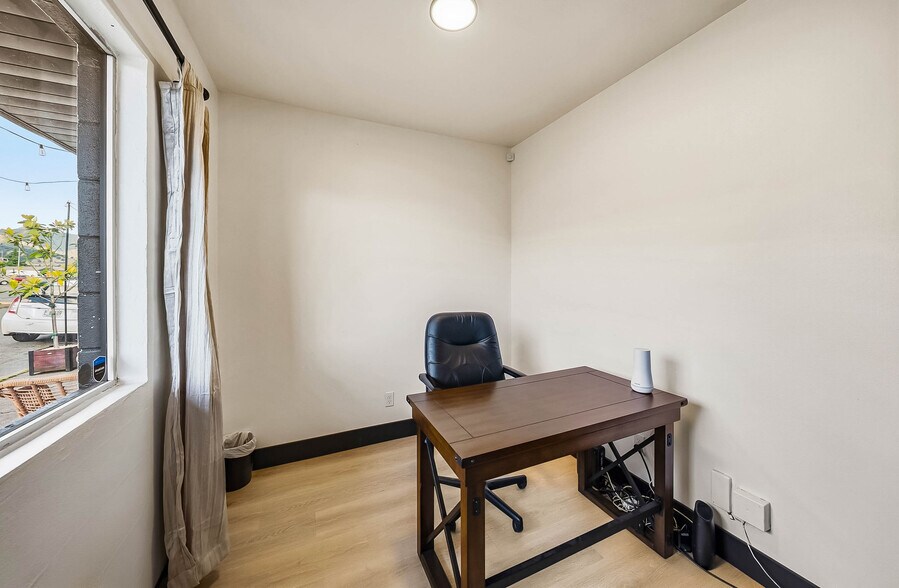 More Photos Of 239 SE G St, Grants Pass General Retail For Sale