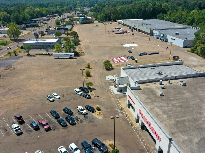 More Photos Of 2885-2899 Terry Rd, Jackson General Retail For Sale