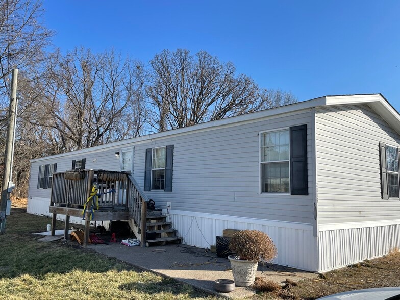 More Photos Of 2902 Clay St, De Soto Manufactured Housing Mobile Home Park For Sale