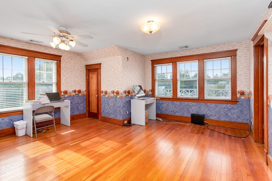 More Photos Of 71 Cedar St, Branford Office For Sale