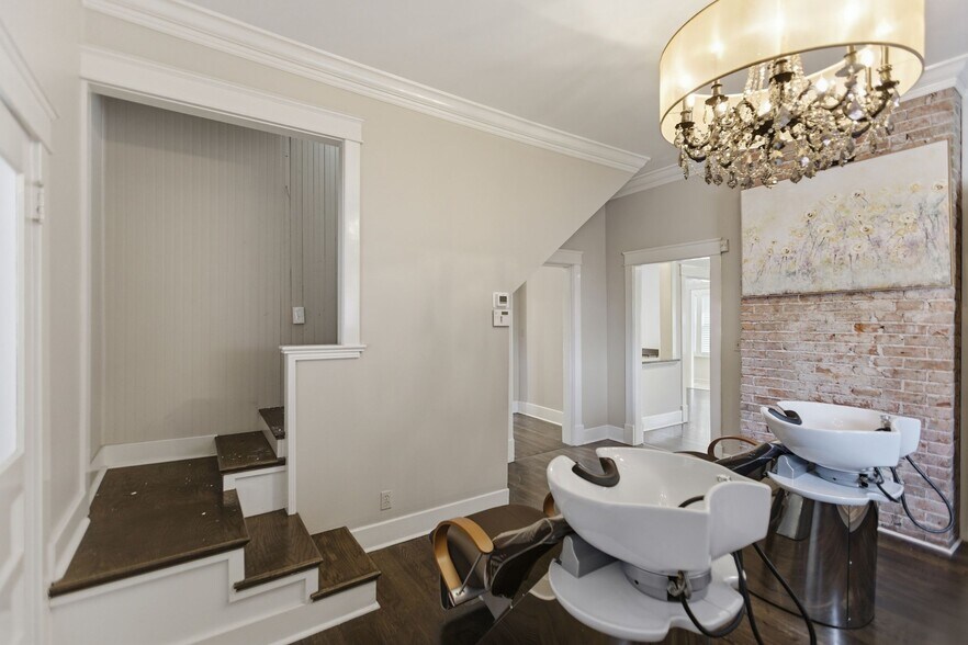 More Photos Of 211 29th Ave N, Nashville Freestanding For Lease