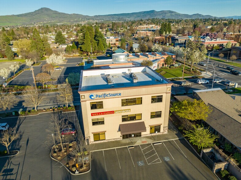 More Photos Of 1301 Poplar Dr, Medford Medical For Lease