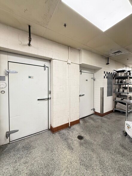 More Photos Of 1619 N 1st St, Hermiston Restaurant For Lease