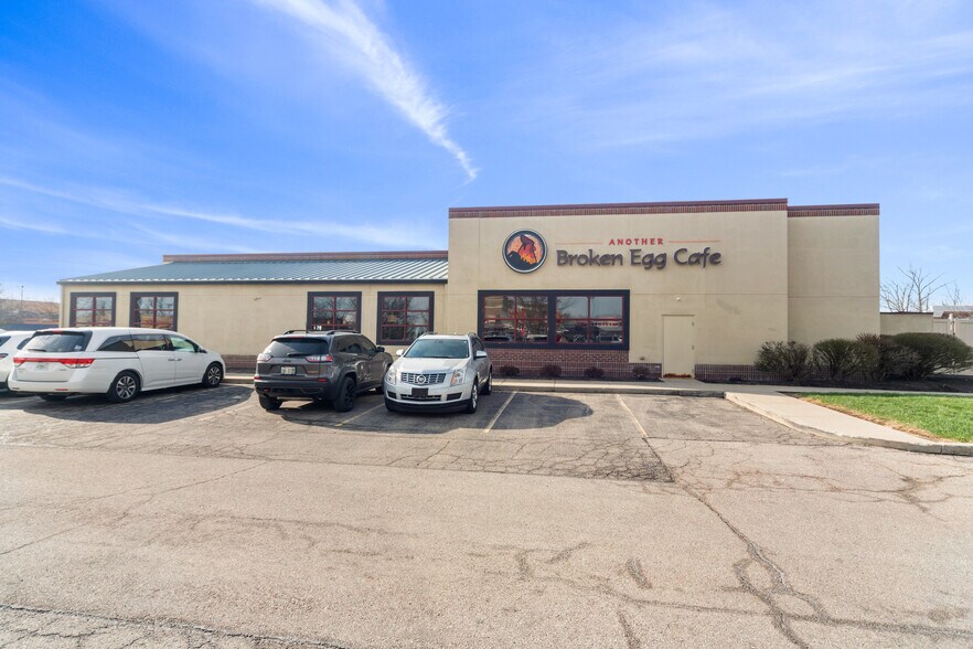 More Photos Of 2453 Esquire Dr, Beavercreek Restaurant For Sale