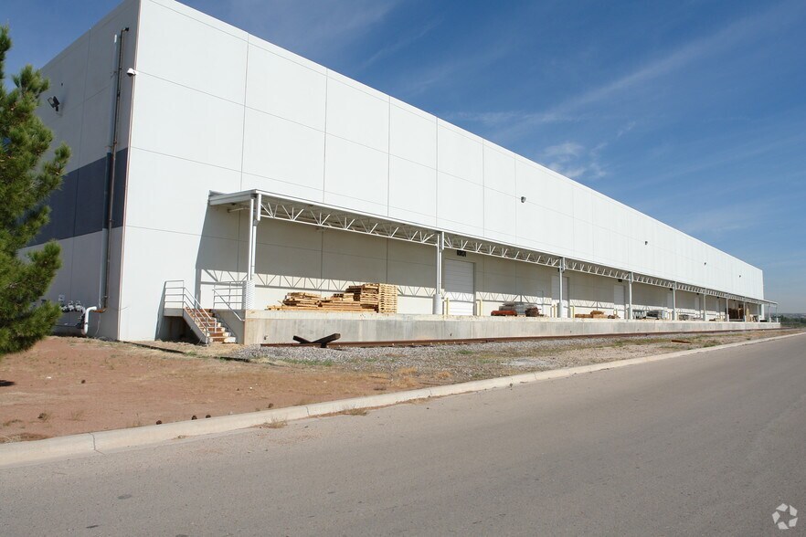 More Photos Of 11751 Alameda Ave, Socorro Distribution For Lease