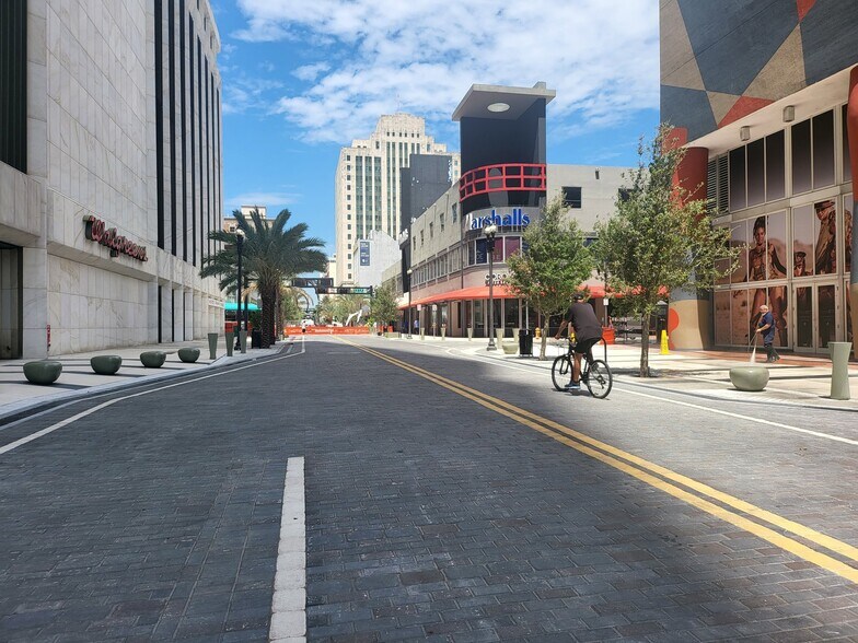 More Photos Of 226 E Flagler St, Miami Storefront For Lease
