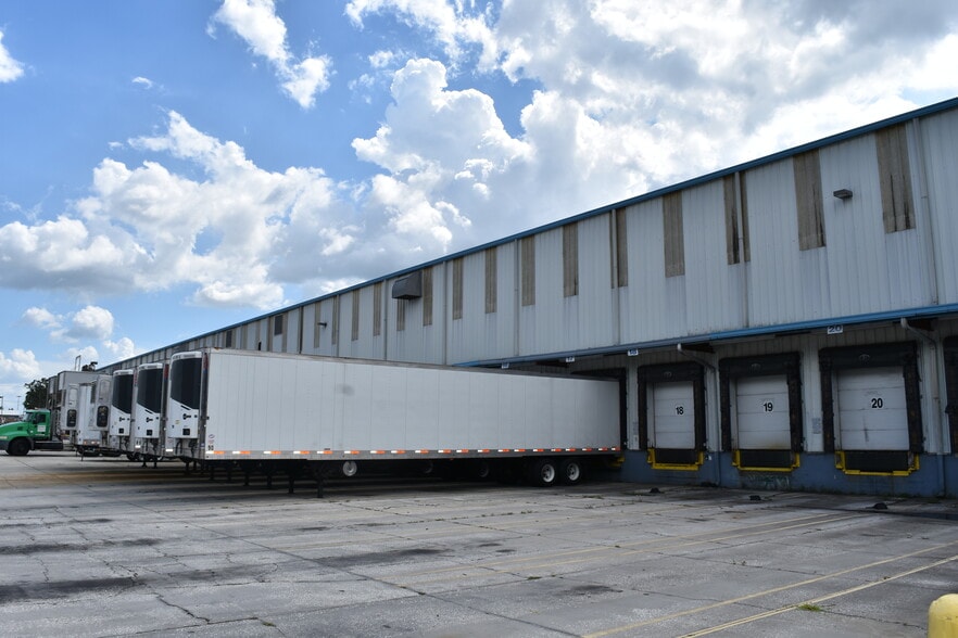 More Photos Of 4006 N Airport Rd, Plant City Warehouse For Sale