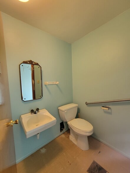 More Photos Of 228 Church St, Winfield Religious Facility For Sale