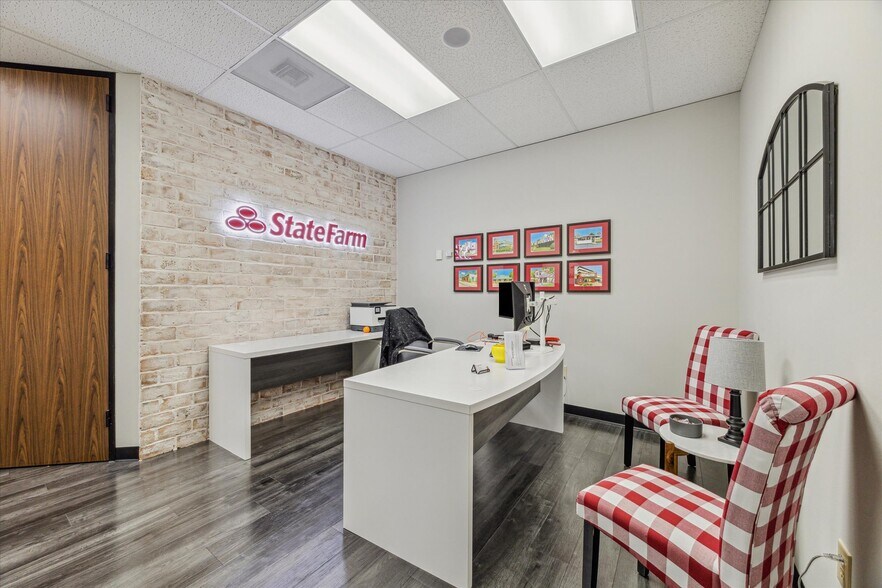 More Photos Of 9525 Katy Fwy, Houston Office For Lease