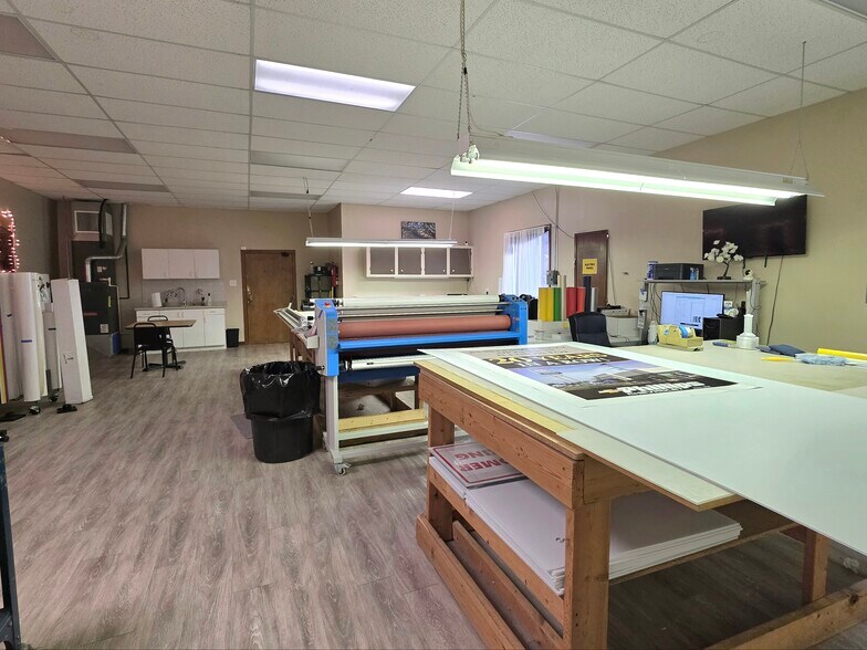 More Photos Of 14440 W Edison Dr, New Lenox Manufacturing For Sale