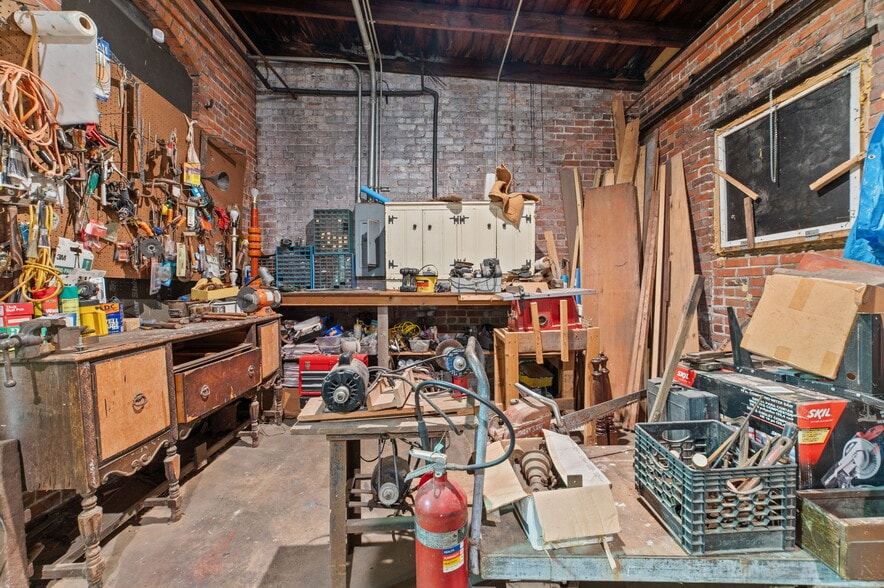 More Photos Of 115 N Queen St, Kinston General Retail For Sale