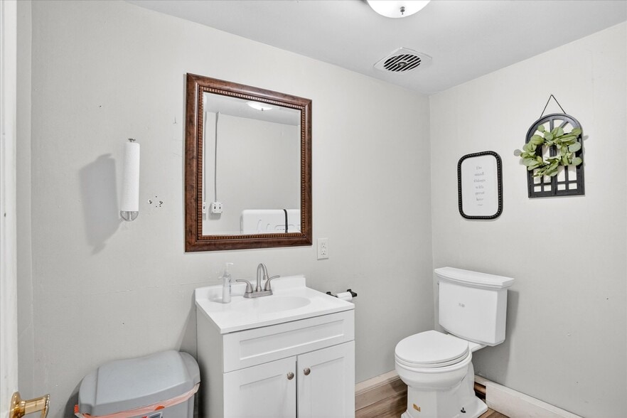 More Photos Of 33 W Olive St, Aurora General Retail For Sale