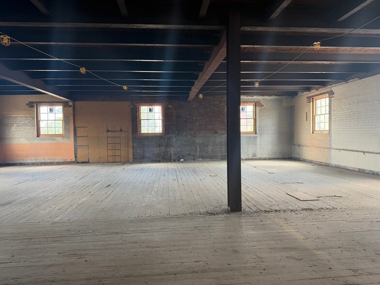 More Photos Of 120 Buffalo st, Johnson City Flex For Sale