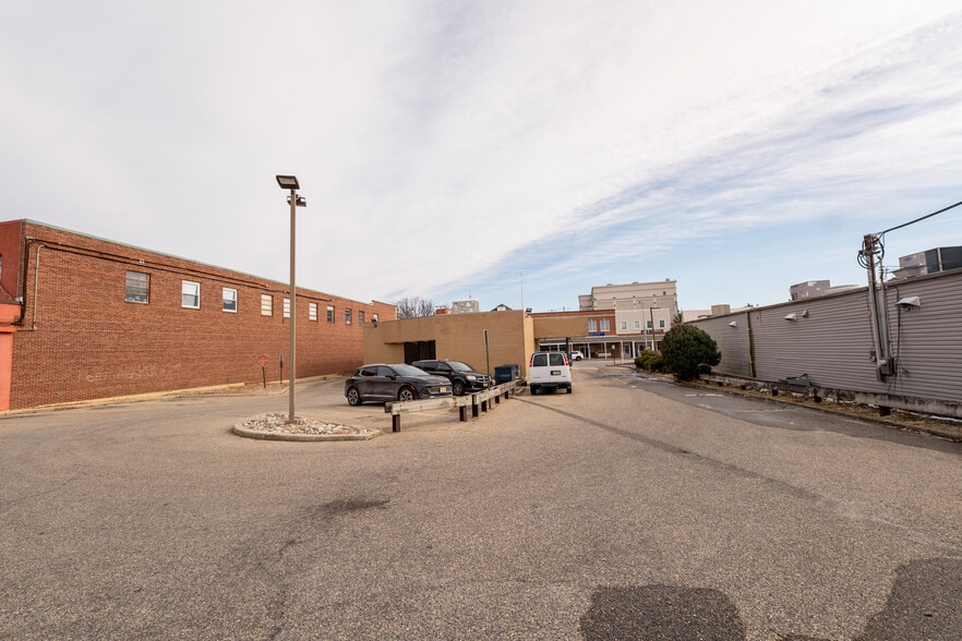 More Photos Of 24 Main St, Toms River Bank For Lease