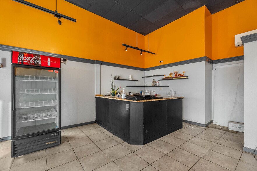 More Photos Of 549 Halemaumau St, Honolulu Restaurant For Lease