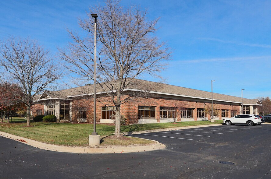 More Photos Of 1776 Legacy Cir, Naperville Medical For Lease