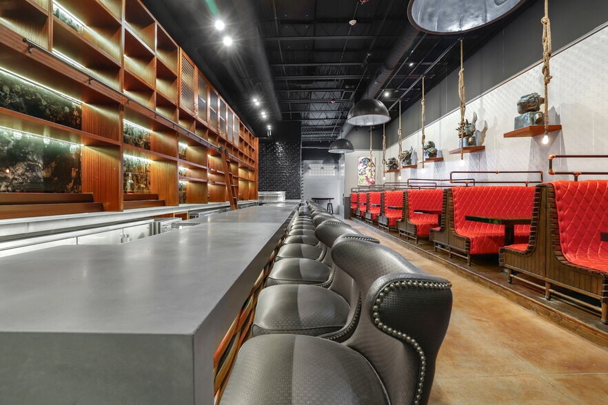 More Photos Of 819 N California Ave, Chicago Bar For Sale