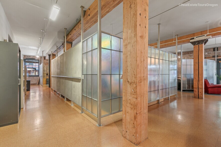 More Photos Of 1325 NW Flanders St, Portland Office For Sale