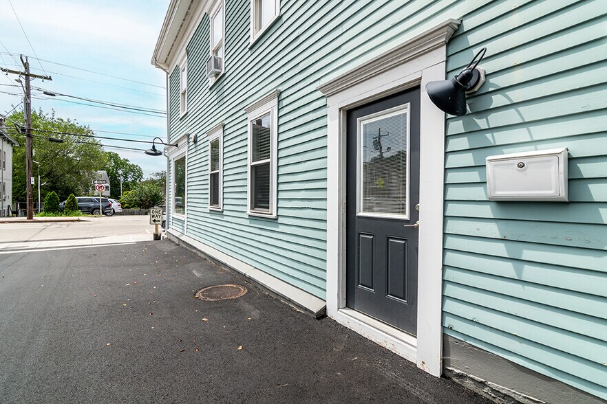 More Photos Of 3287 Post Rd, Warwick Storefront Retail Office For Lease