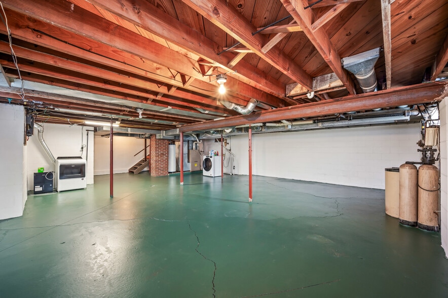 More Photos Of 4085 / 4086 State Route 422, Southington Showroom For Sale