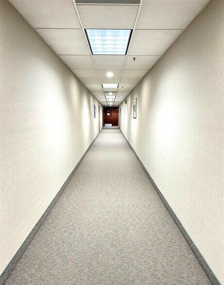 More Photos Of 456 Fulton St, Peoria Office For Sale