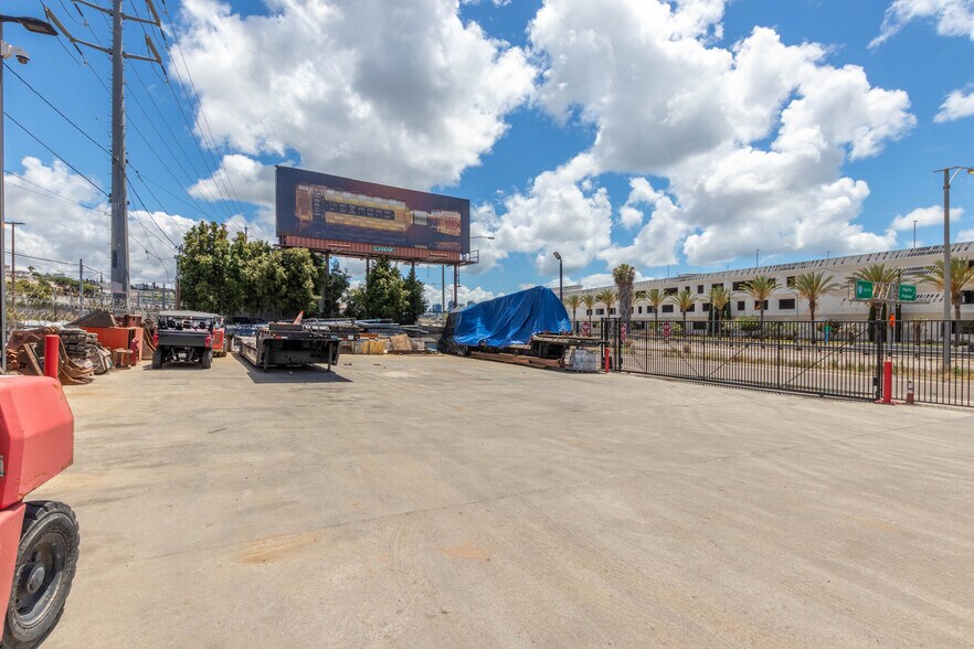 More Photos Of 3571 Pacific Hwy, San Diego Contractor Storage Yard For Sale
