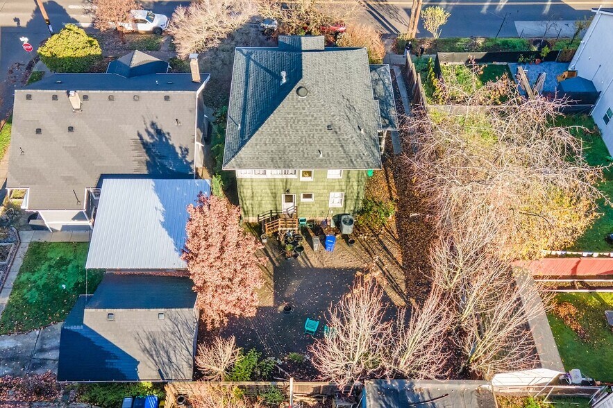 More Photos Of 510 NE Dekum St, Portland Office For Sale