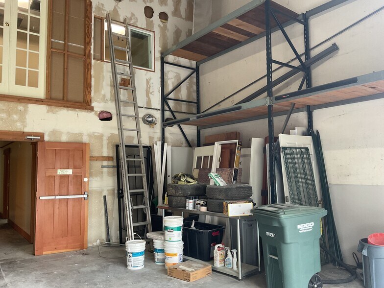 More Photos Of 1329-1399 E 28th St, Signal Hill Warehouse For Sale