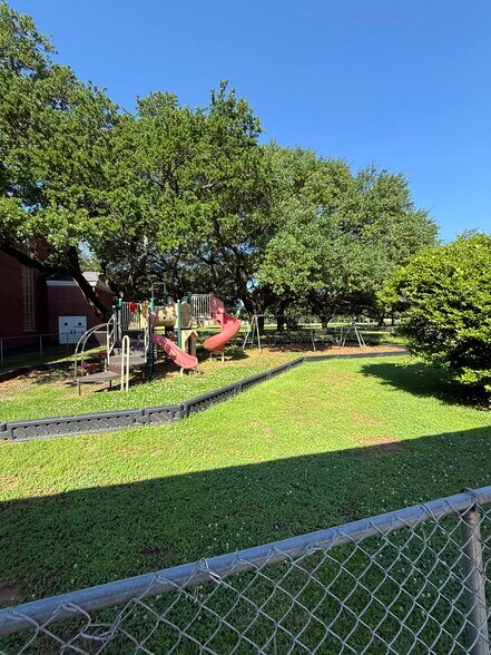 More Photos Of 1915 Grover Pl, Shreveport Specialty For Lease