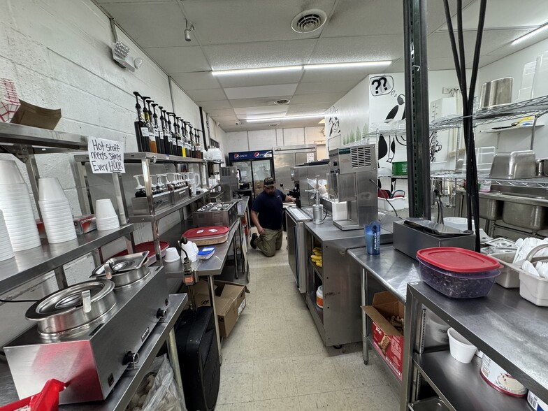 More Photos Of 411 E Fairground St, Marion Convenience Store For Sale