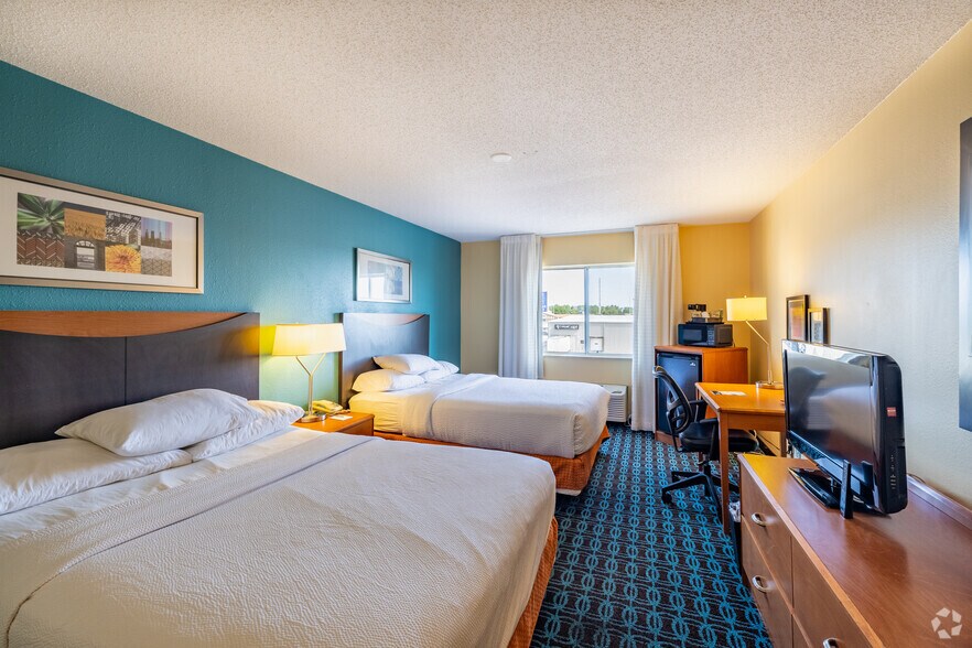 More Photos Of 4221 Industrial Ave, Lincoln Hotel For Sale