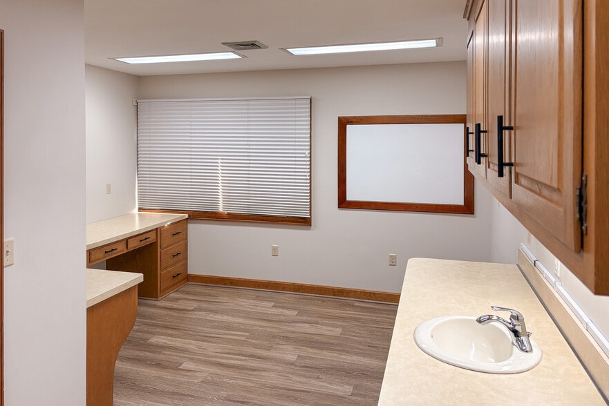 More Photos Of 175 Main St S, Woodbury Medical For Sale