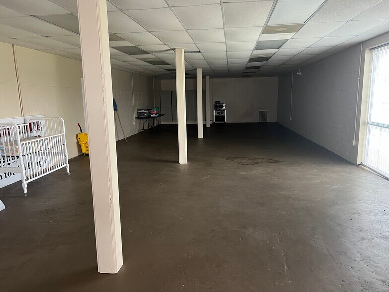 More Photos Of 2307 S Boston Rd, Danville Flex For Sale