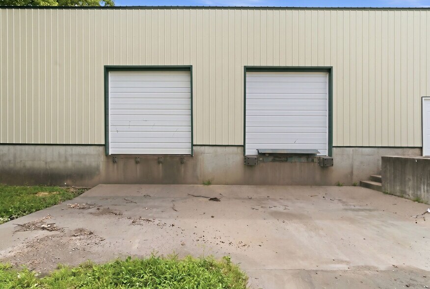 More Photos Of 136 N Prigmor Ave, Joplin Industrial For Sale