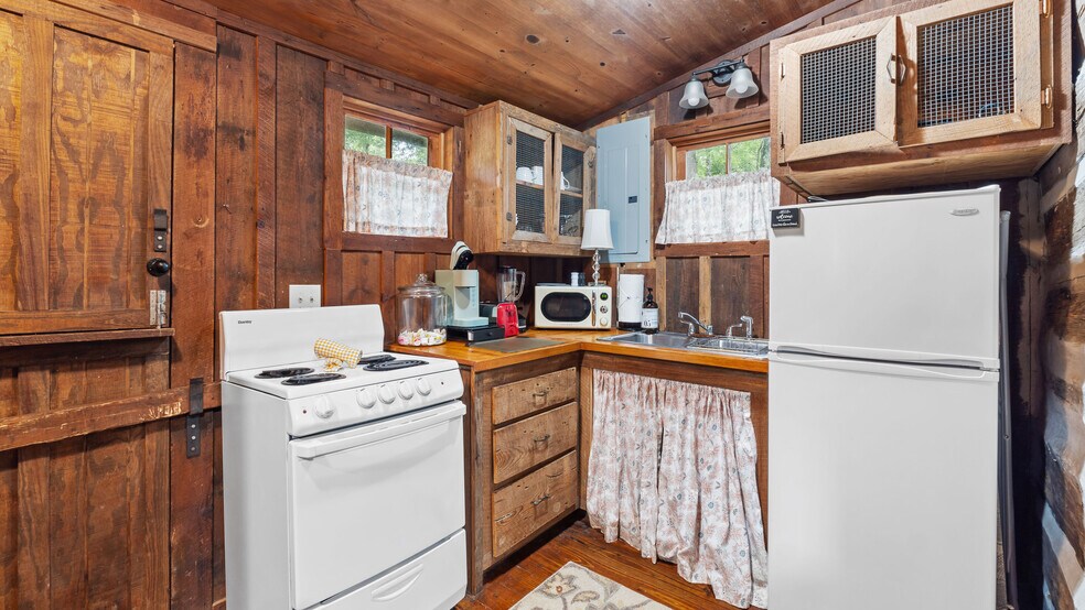 More Photos Of 1010 Conway St, Washington Specialty For Sale