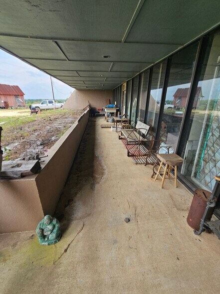 More Photos Of 333 Salvage Way, Luling Warehouse For Sale