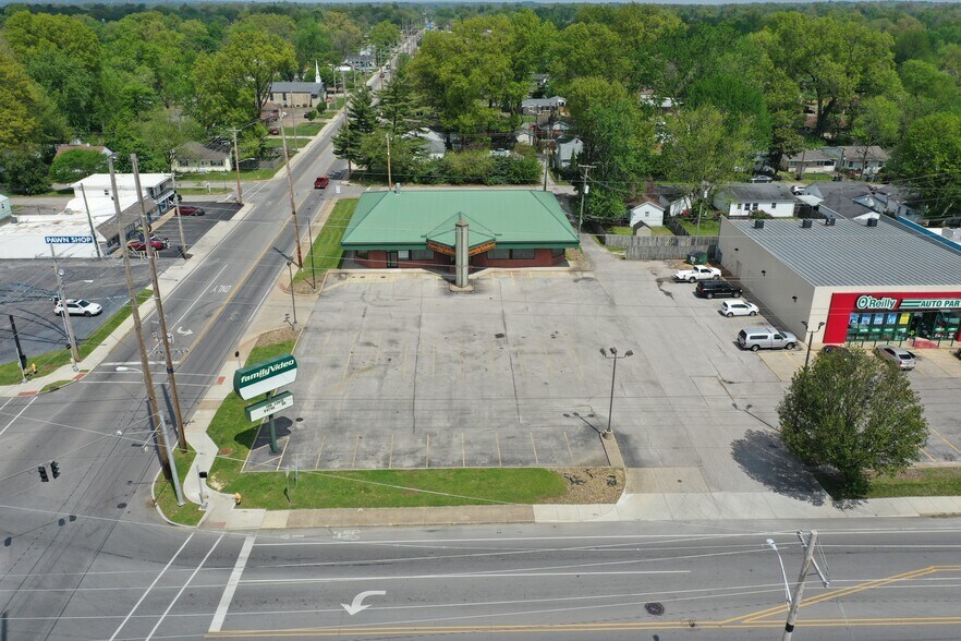 More Photos Of 2000 Covert Ave, Evansville Freestanding For Lease