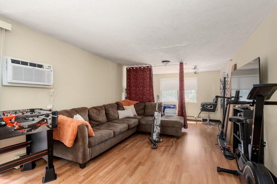 More Photos Of 596 Boston Post Rd E, Marlborough Apartments For Sale