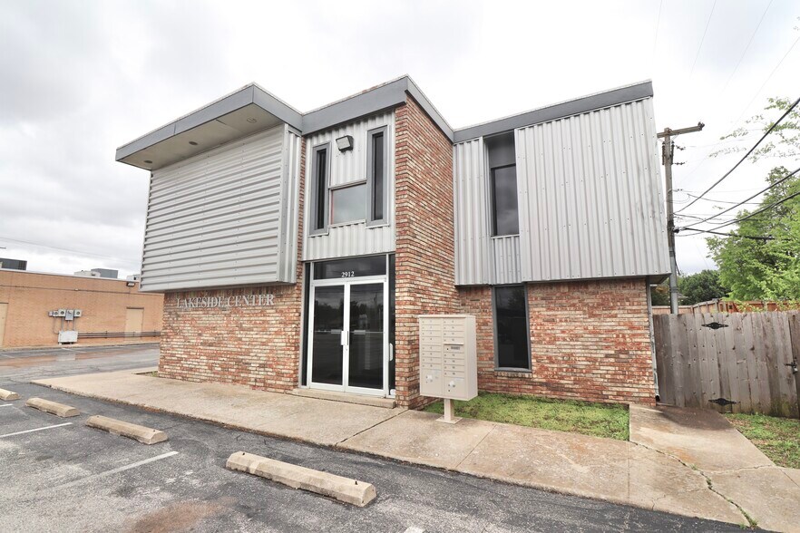 More Photos Of 2912 Lakeside Dr, Oklahoma City Office For Sale