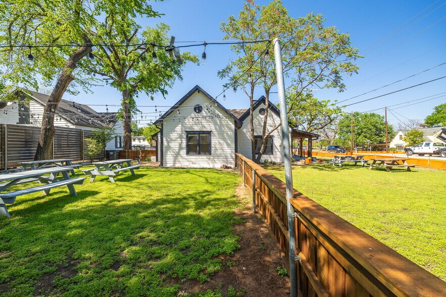 More Photos Of 148 Elm St, Keller Freestanding For Sale