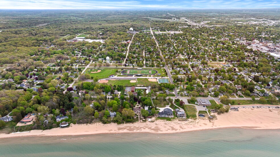 More Photos Of 612 N Lakeshore Dr, Ludington Hotel For Sale