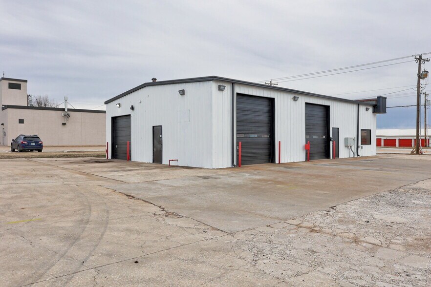 More Photos Of 1809 S Eastern Ave, Moore Auto Repair For Sale