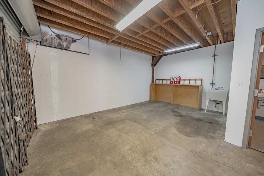 More Photos Of 2894 Ettie St, Oakland Distribution For Lease