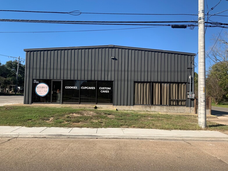 Primary Photo Of 410 W Carson St, Bryan Auto Repair For Sale