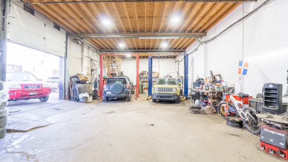 More Photos Of 8645-8659 8e Avenue, Montréal Warehouse For Sale