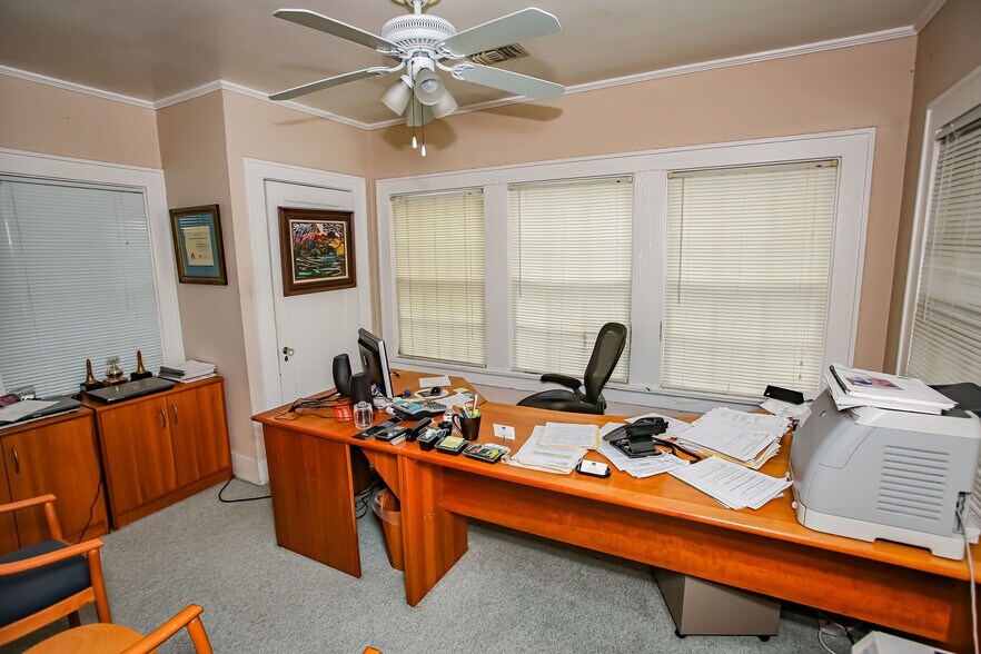 More Photos Of 4601 Caroline St, Houston Office For Lease