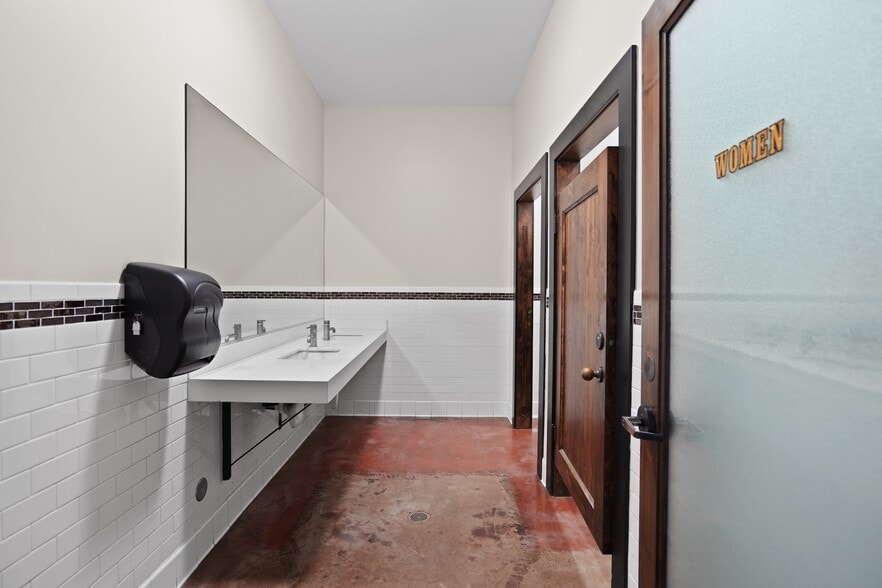 More Photos Of 6728 Bright Ave, Whittier Storefront For Sale