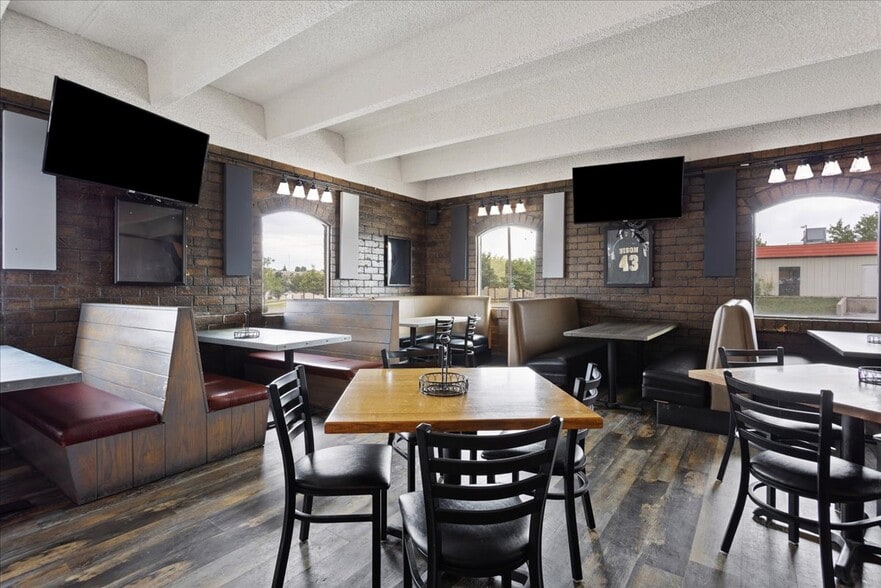 More Photos Of 122 W 6th St, Cheyenne Flex For Sale