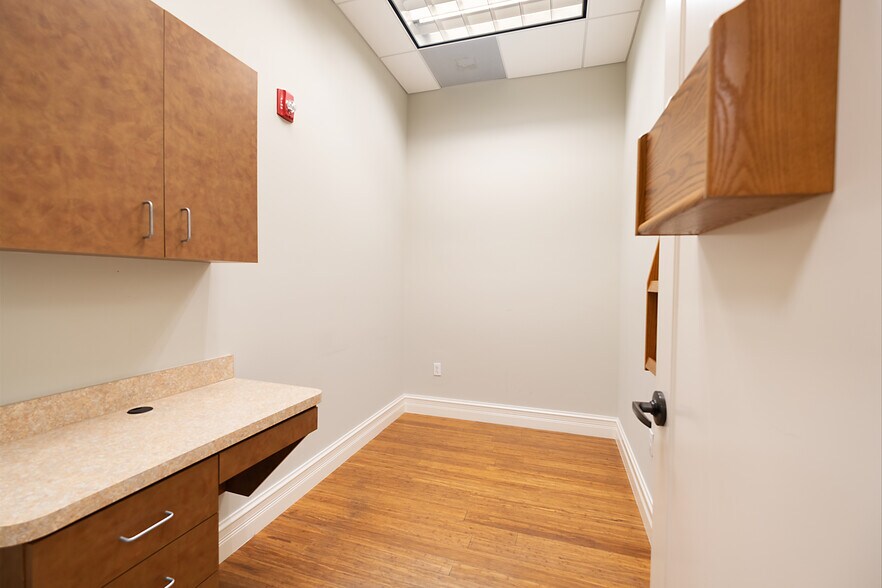 More Photos Of 3021 N Airport Pulling Rd, Naples Office For Sale