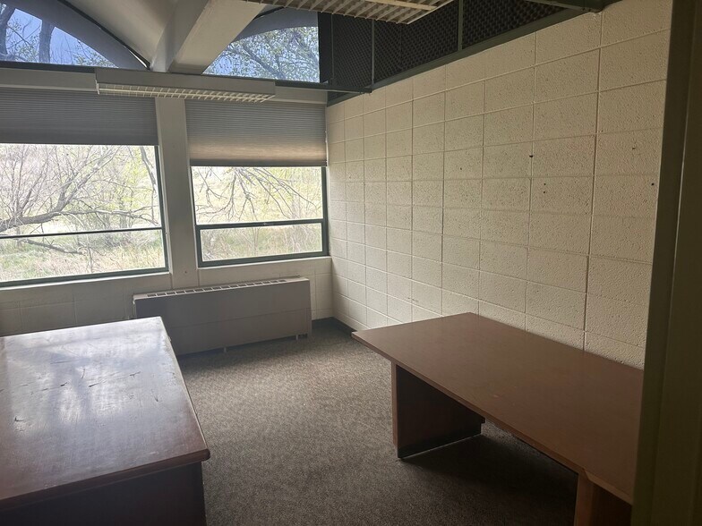 More Photos Of 4629 N Overland Trl, Laporte Unknown For Lease